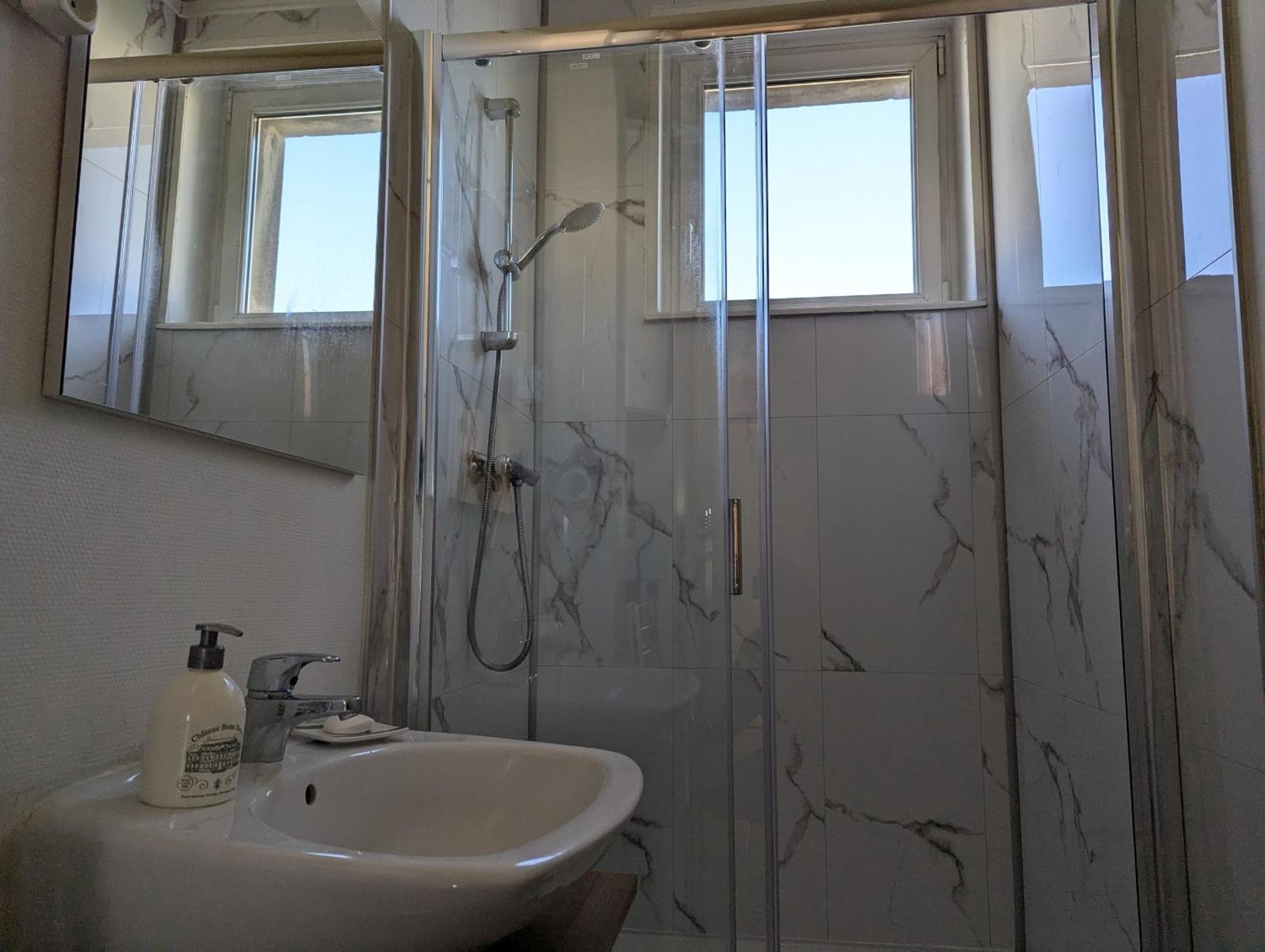 Le Mirage - Appartement 2 Chambres, Salon, Cuisine Equipee, Parking Et Wifi Gratuit Mulhouse Extérieur photo